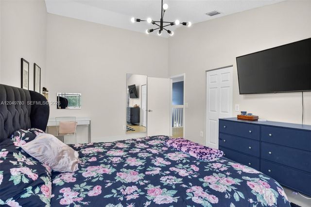 490 NW 102nd Ter, Pembroke Pines, FL 33026