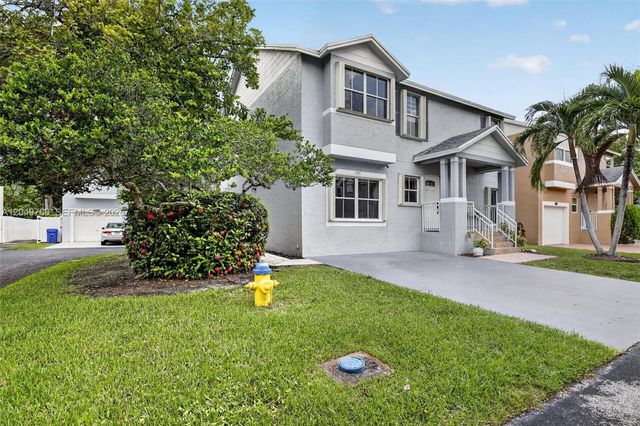 490 NW 102nd Ter, Pembroke Pines, FL 33026
