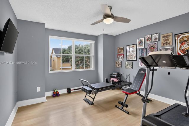 490 NW 102nd Ter, Pembroke Pines, FL 33026