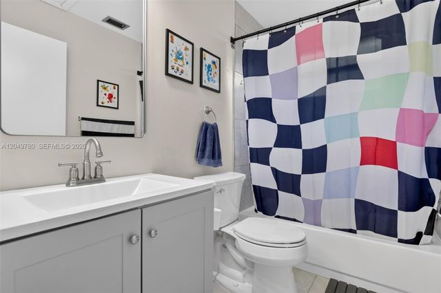 490 NW 102nd Ter, Pembroke Pines, FL 33026