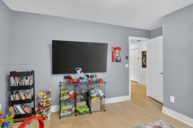 490 NW 102nd Ter, Pembroke Pines, FL 33026