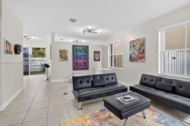 490 NW 102nd Ter, Pembroke Pines, FL 33026