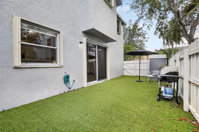 490 NW 102nd Ter, Pembroke Pines, FL 33026