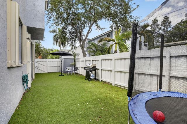 490 NW 102nd Ter, Pembroke Pines, FL 33026