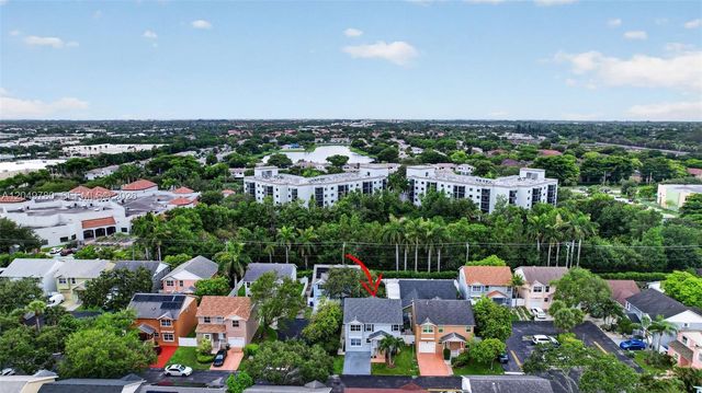 490 NW 102nd Ter, Pembroke Pines, FL 33026