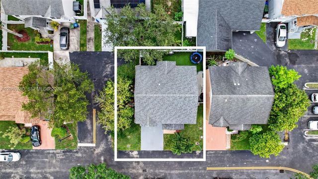 490 NW 102nd Ter, Pembroke Pines, FL 33026
