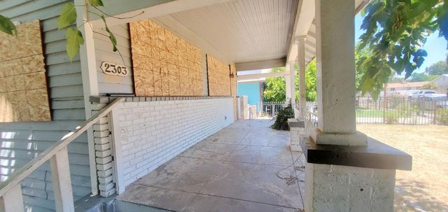 2303 E Grant Avenue, Fresno, CA 93701
