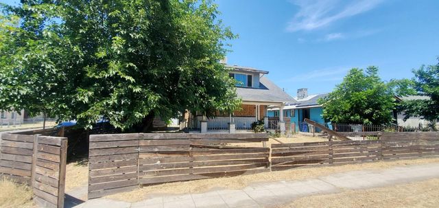 2303 E Grant Avenue, Fresno, CA 93701