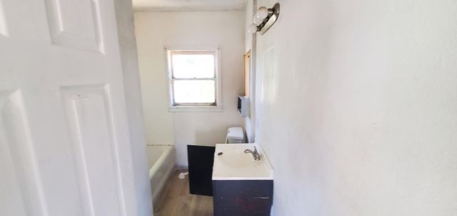 2303 E Grant Avenue, Fresno, CA 93701