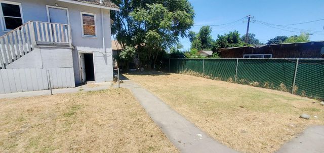 2303 E Grant Avenue, Fresno, CA 93701