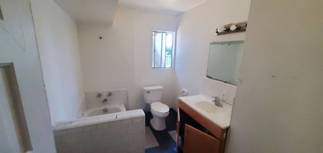 2303 E Grant Avenue, Fresno, CA 93701