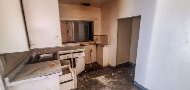 2303 E Grant Avenue, Fresno, CA 93701
