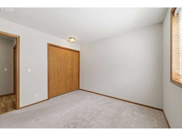 1140 MOLLY Ln, Eugene, OR 97404