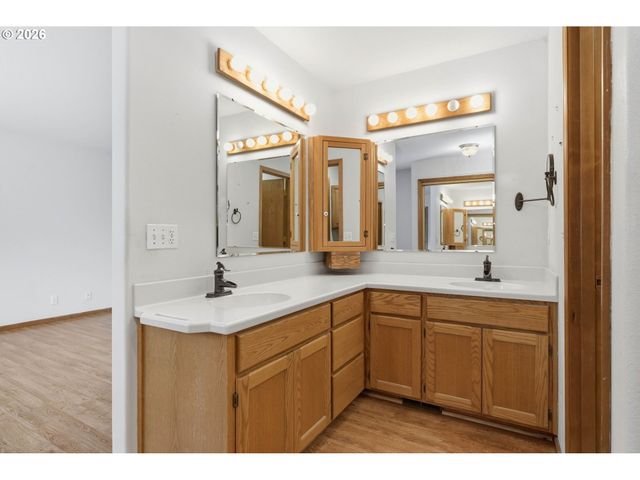 1140 MOLLY Ln, Eugene, OR 97404
