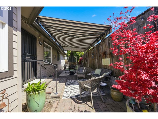1140 MOLLY Ln, Eugene, OR 97404