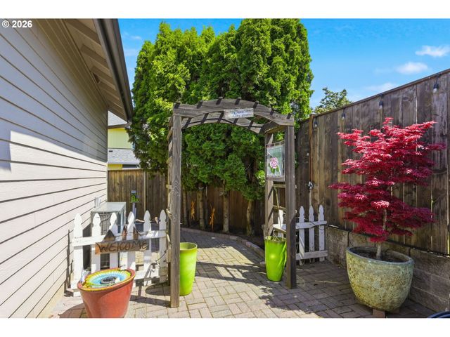 1140 MOLLY Ln, Eugene, OR 97404