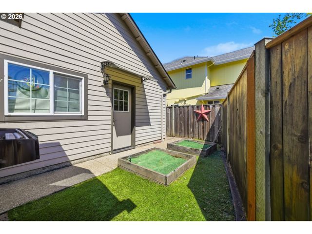 1140 MOLLY Ln, Eugene, OR 97404