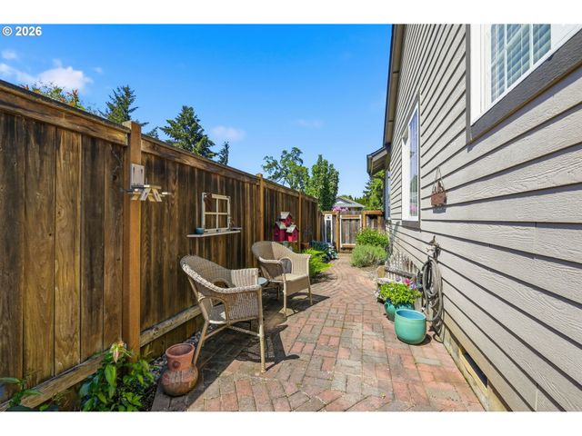 1140 MOLLY Ln, Eugene, OR 97404