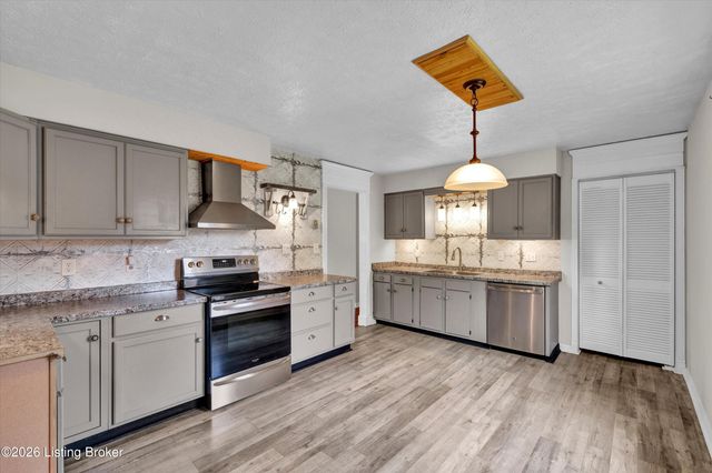 258 Fortney Ln, Mt Washington, KY 40047