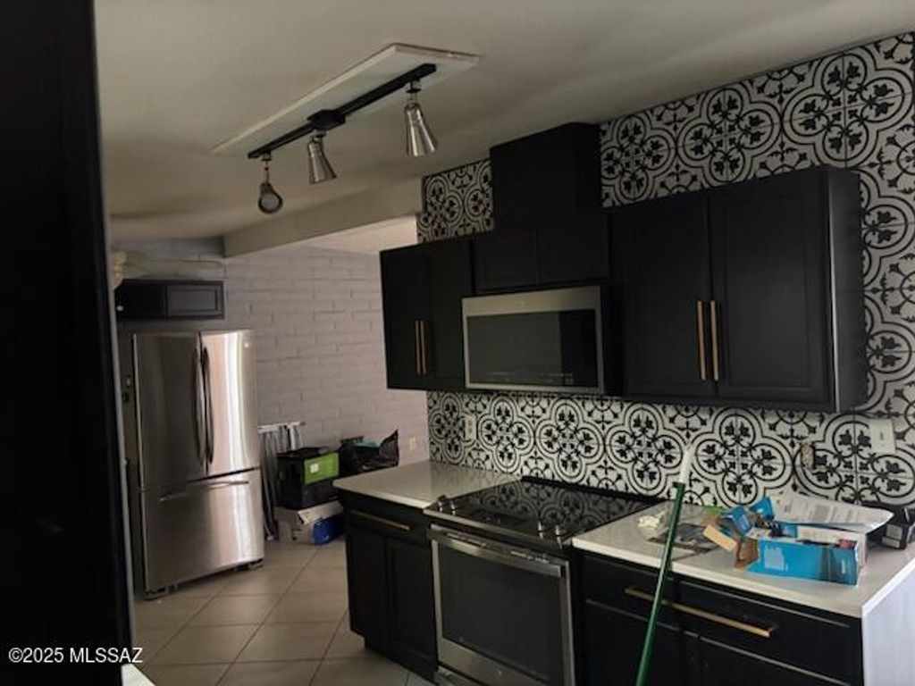 715 N Belvedere Avenue, Tucson, AZ 85711