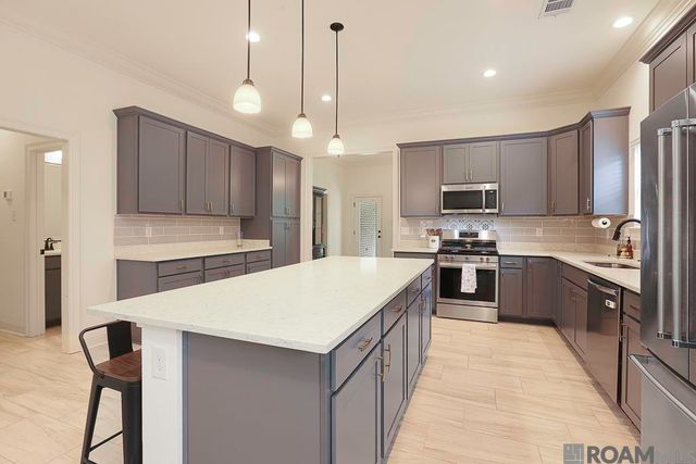 38404 Queen St, Prairieville, LA 70769