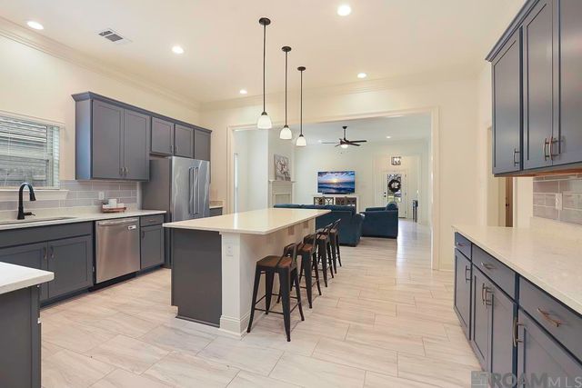38404 Queen St, Prairieville, LA 70769