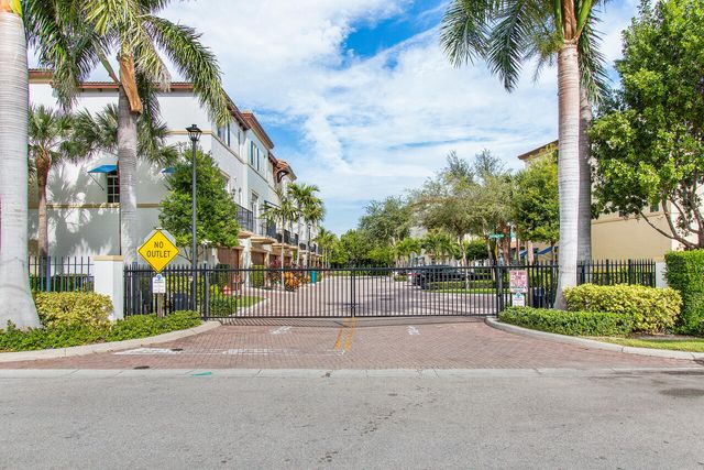803 ESTANCIA Way, Boynton Beach, FL 33435