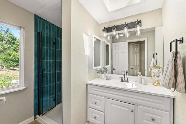 1335 Merry Knoll Rd, Auburn, CA 95603