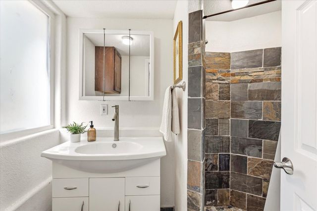 1335 Merry Knoll Rd, Auburn, CA 95603