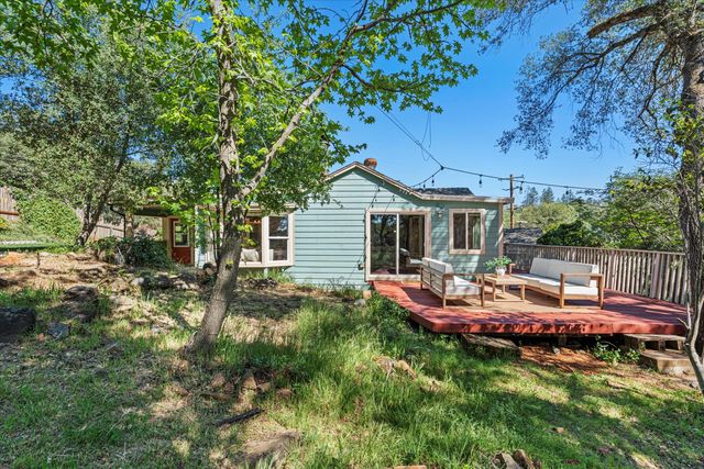 1335 Merry Knoll Rd, Auburn, CA 95603