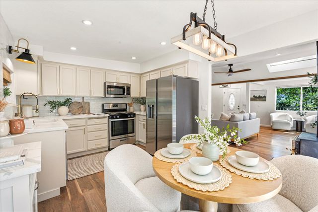 1335 Merry Knoll Rd, Auburn, CA 95603