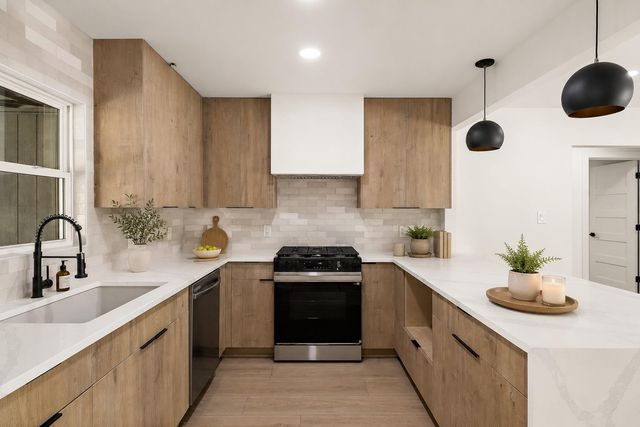 1400 Glencrest DR, Austin, TX 78723