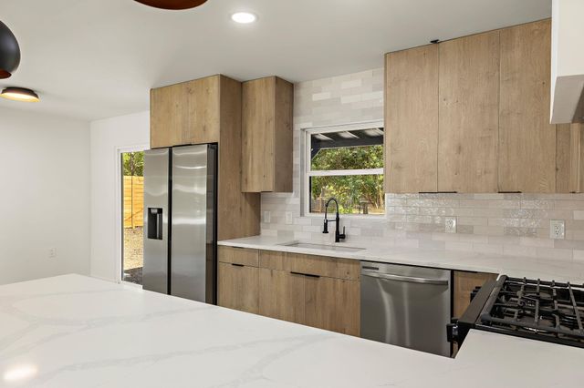 1400 Glencrest DR, Austin, TX 78723