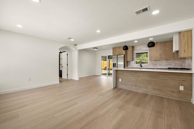 1400 Glencrest DR, Austin, TX 78723