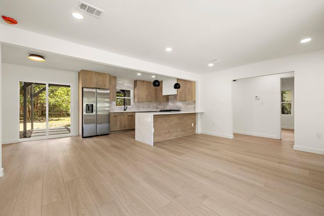 1400 Glencrest DR, Austin, TX 78723