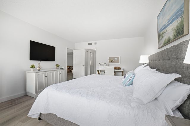 2780 S OCEAN Boulevard 309, Palm Beach, FL 33480
