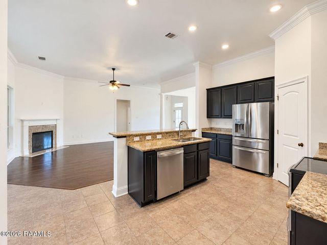 118 Peak Valley Street, Youngsville, LA 70592