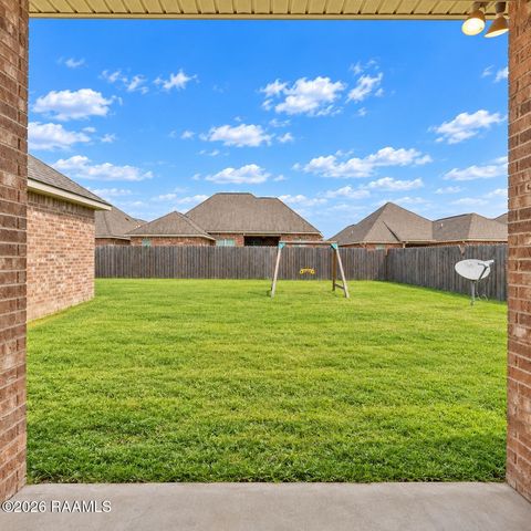 118 Peak Valley Street, Youngsville, LA 70592