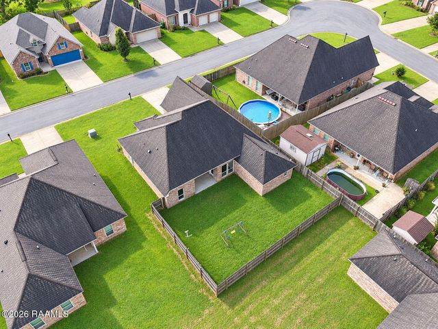 118 Peak Valley Street, Youngsville, LA 70592
