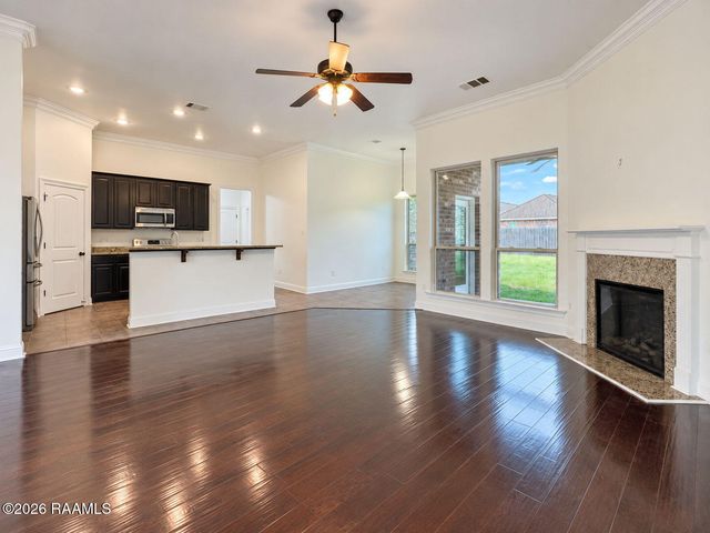 118 Peak Valley Street, Youngsville, LA 70592