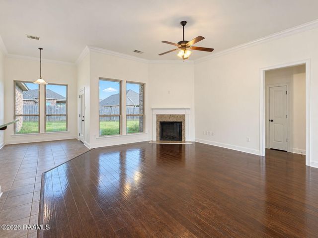 118 Peak Valley Street, Youngsville, LA 70592