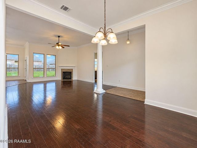 118 Peak Valley Street, Youngsville, LA 70592