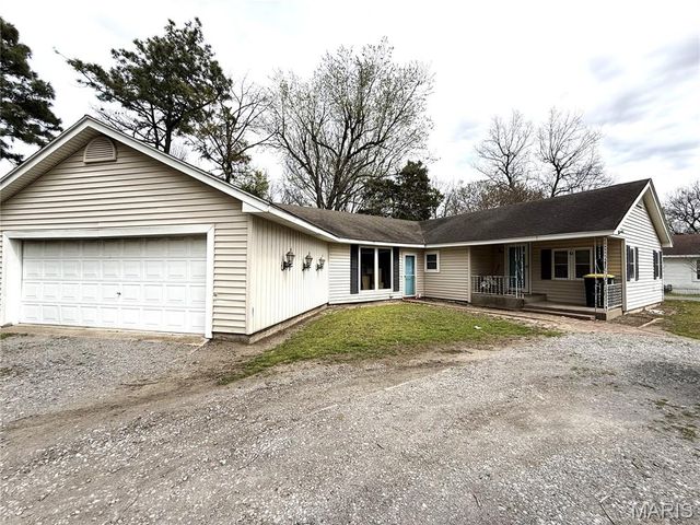 305 Centre Street, Cooter, MO 63839