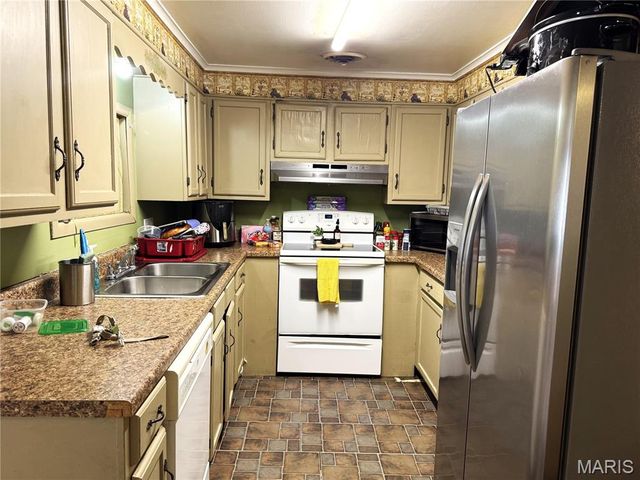 305 Centre Street, Cooter, MO 63839