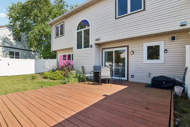 18 W Rosewood Lane, Round Lake Beach, IL 60073