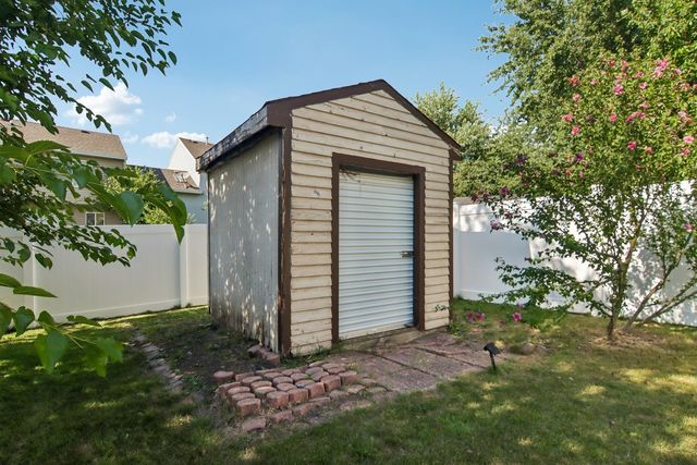 18 W Rosewood Lane, Round Lake Beach, IL 60073