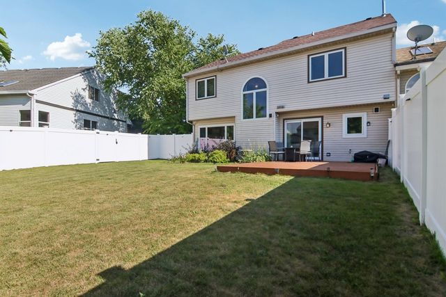 18 W Rosewood Lane, Round Lake Beach, IL 60073