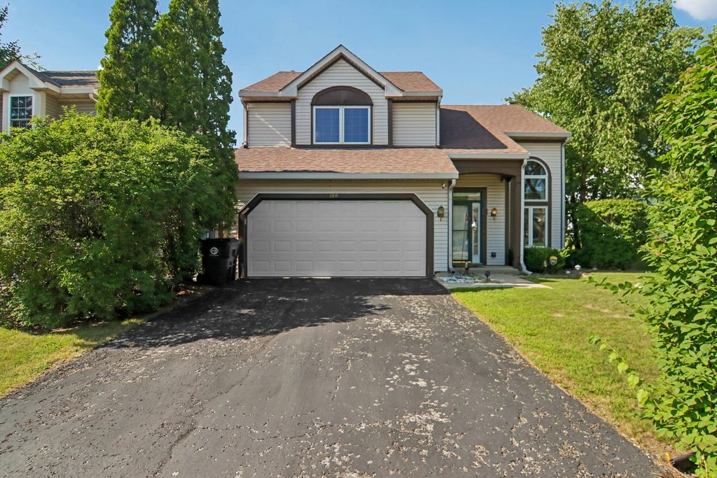 18 W Rosewood Lane, Round Lake Beach, IL 60073