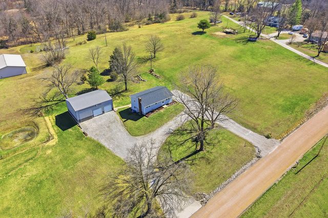 8400 N PHILLIPE RD, Hallsville, MO 65255