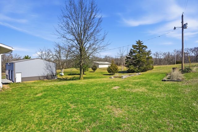 8400 N PHILLIPE RD, Hallsville, MO 65255